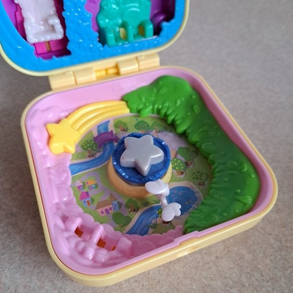 Mattel 2018 Polly Pocket Compact Present Stars Playset Case Only Yellow - Picture 7 of 7